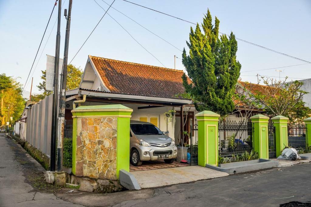 Rumah Larasati Μαλάνγκ Εξωτερικό φωτογραφία
